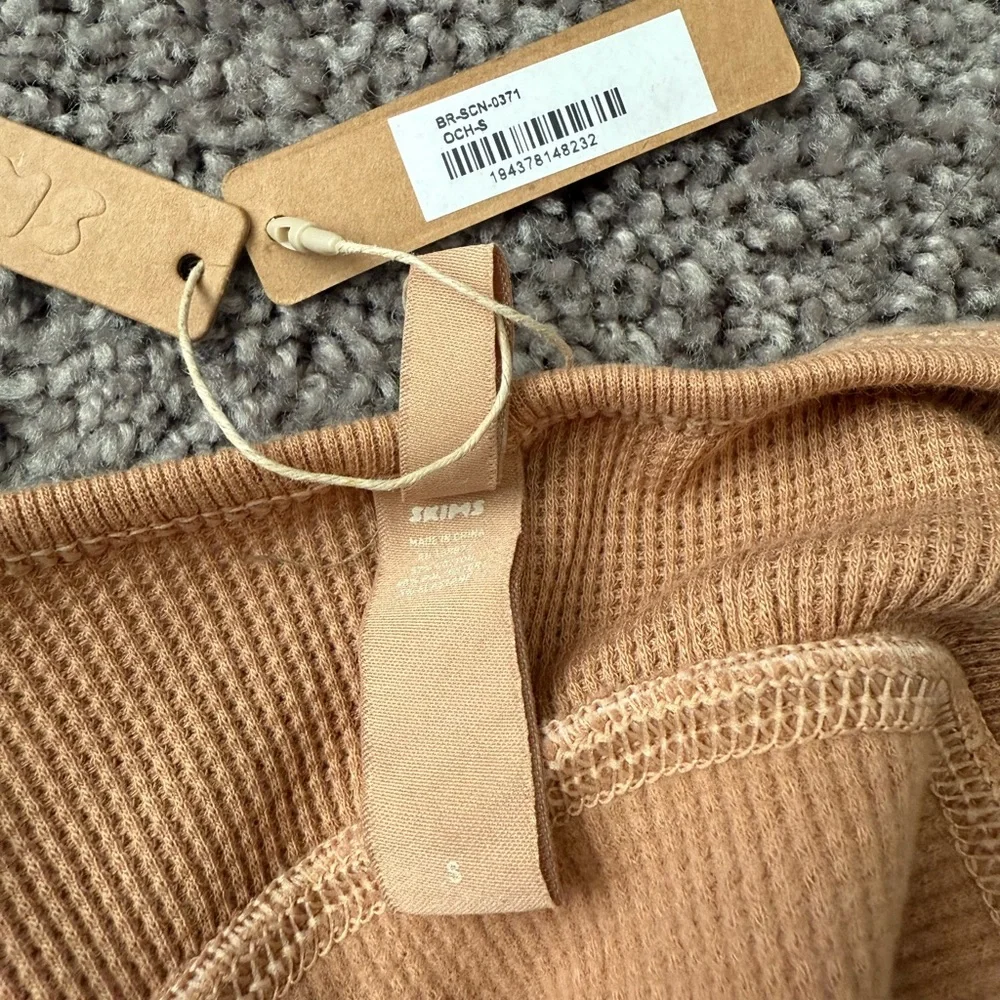 Skims waffle scoop bra in ochre - Picture 4 of 5